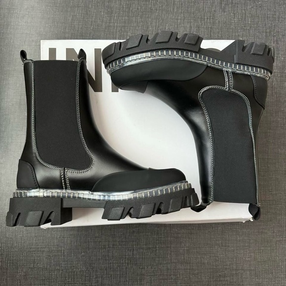 NWT GANNI CLEATED MID CHELSEA BOOT - BLACK IN SIZE 39 - Picture 1 of 2